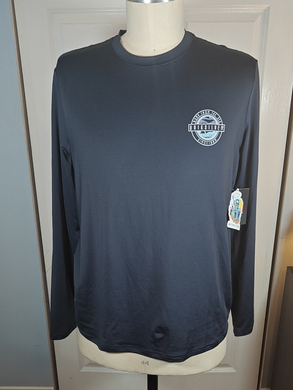 NWT Quiksilver Men Black Long Sleeve Performance UPF Graphic Tee XL
